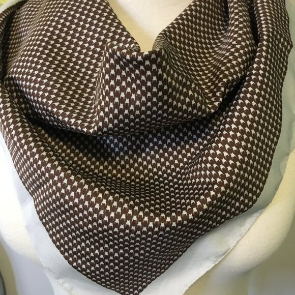 Vintage Glentex Ice and Espresso Puppytooth Square Handkerchief Scarf - Picture 6 of 13